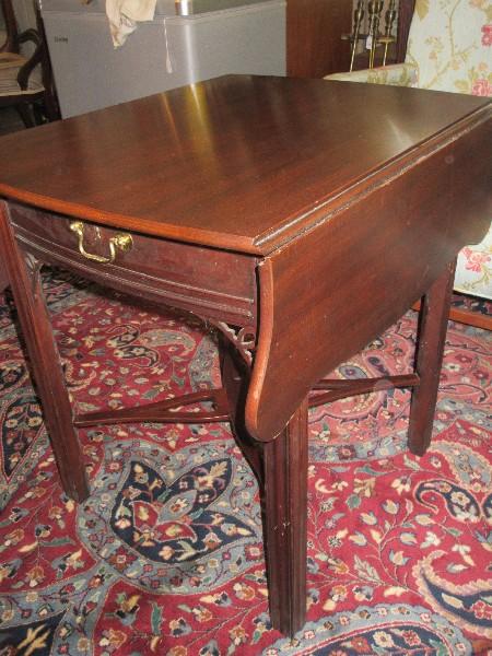 Virginia Galleries Regal Henkel-Harris Co. Mahogany Chippendale Style Dropleaf End Table w/