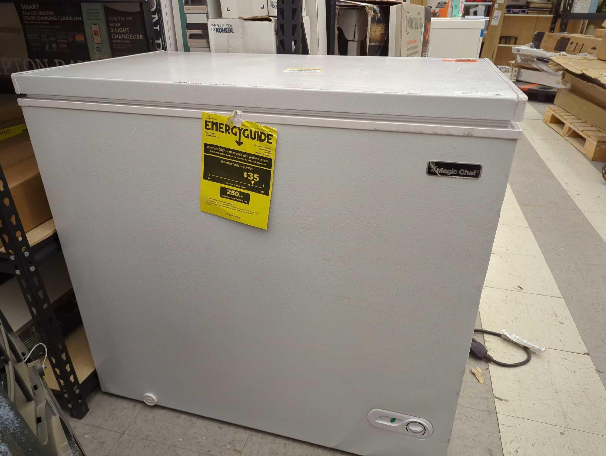 Magic Chef 7.0 cu. ft. Chest Freezer in White. Comes as is shown. Appears to be New with some