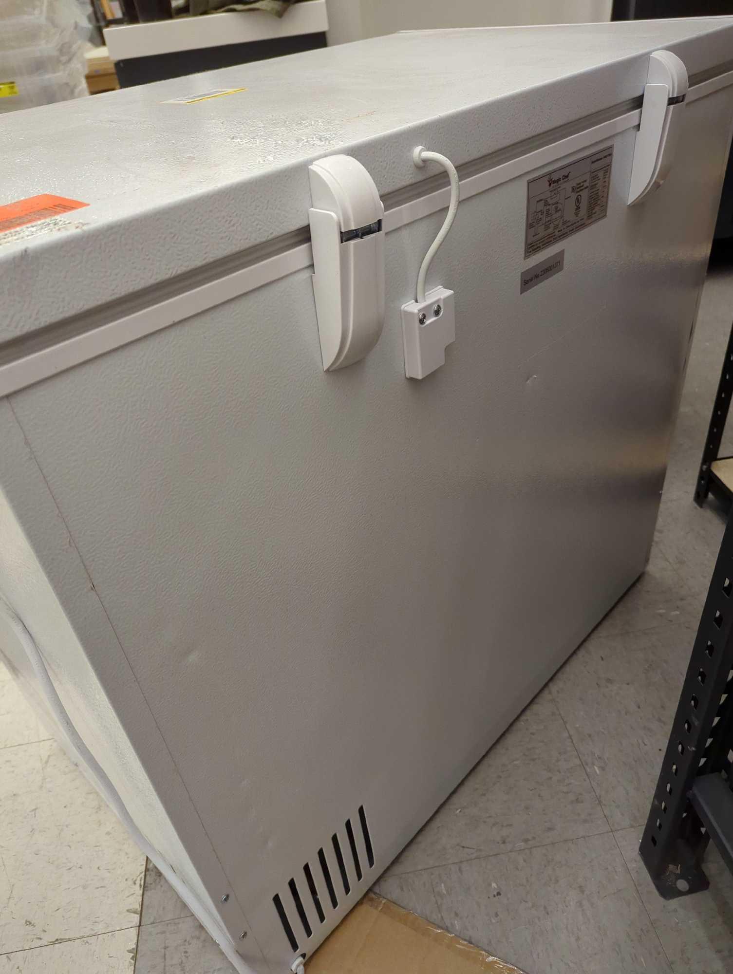 Magic Chef 7.0 cu. ft. Chest Freezer in White. Comes as is shown. Appears to be New with some