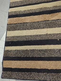 MACHINE MADE AREA RUG, BLACK, MOCHA, CREAM, APPROX 30"X46"