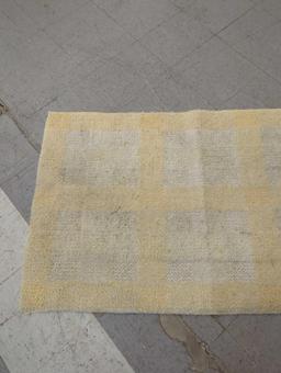 MACHINE MADE AREA RUG, WHITE AND YELLOW. 31"X52 1/2"