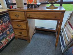 Vintage Basset desk with 4 drawers. Comes as is Shannon. Photos. Appears to be used. All items