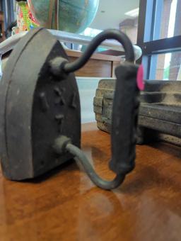 Vintage Cast Iron Clothes Iron Black Heavy Weight Laundry Clothing Decorative, Measure Approximately