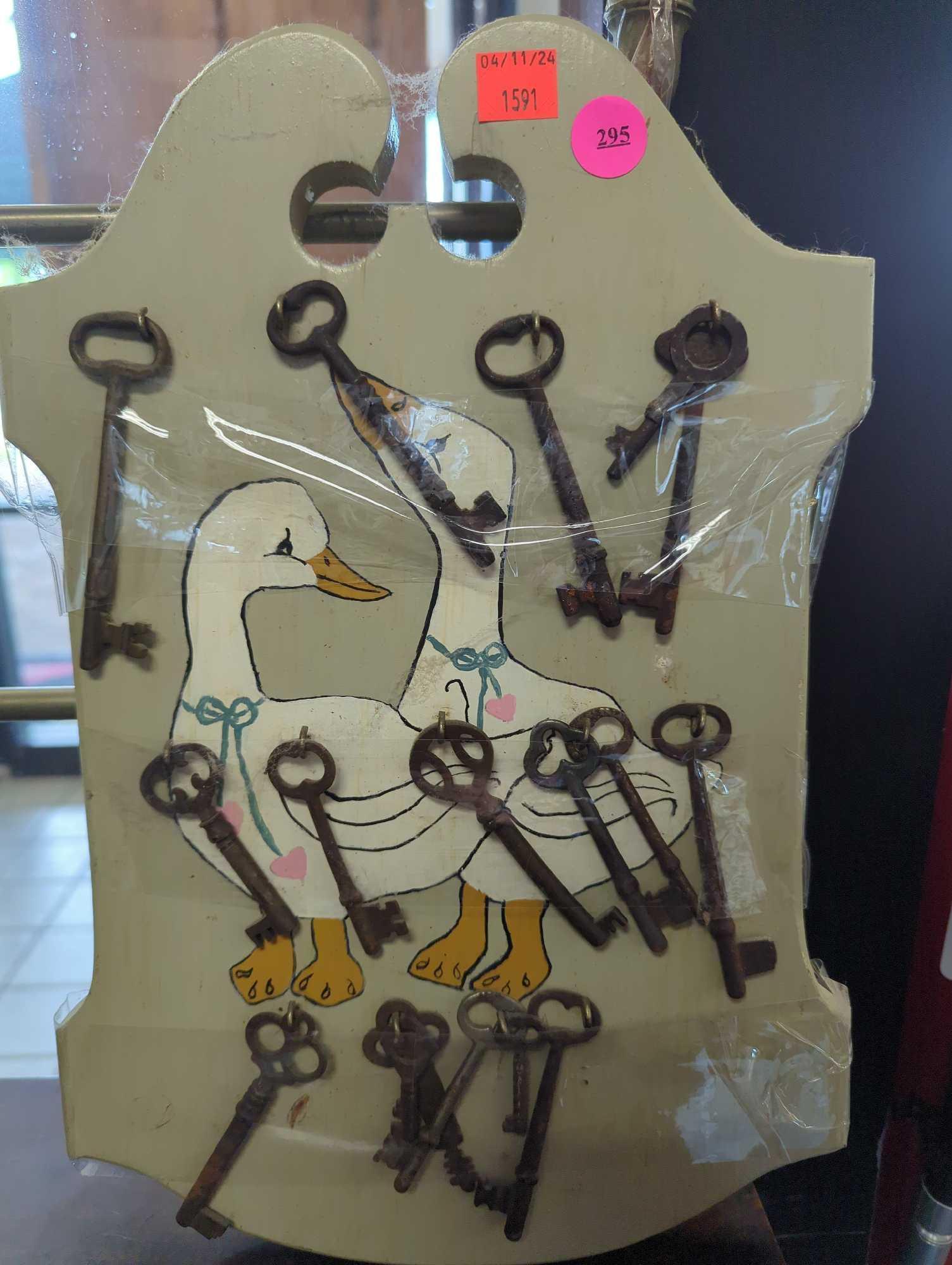 Wooden Wall Hanging Skeleton Key Display Plaque with Hand Painted Ducks, Measure Approximately 9.5