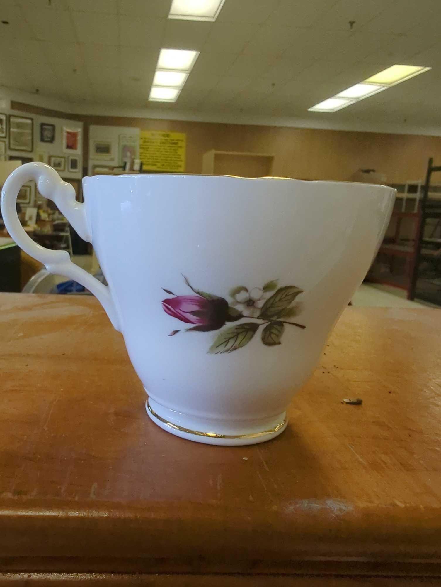 Shelf Lot of Assorted Items to Include, A Cup Of Christmas Tea Pot with Lid By Tom Hegg, Floral