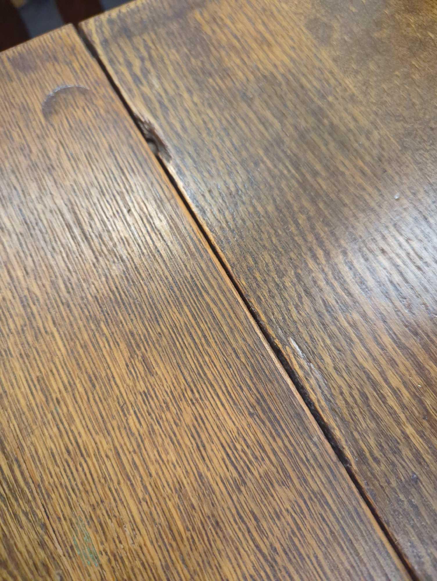 1910s American Square Oak Dining Table With Claw Feet, Come With 2 Leaves, Measure Approximately 41