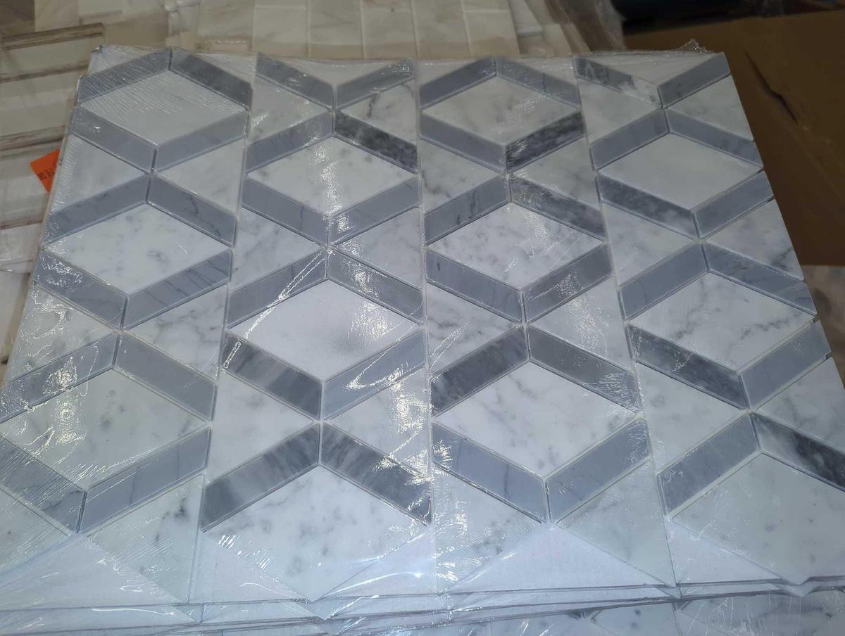 Lot of 39 Sheets of Daltile Xpress Mosaix Peel 'N Stick Moonstone 18 in. x 14 Marble Hinge Mosaic