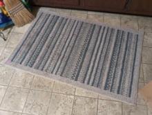 (DEN) MODERN BLUE/CREAM KITCHEN FLOOR MAT. IT MEASURES 45-1/2"W X 29-1/2"D.