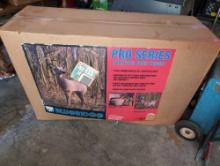 (GAR) BLUE RIDGE PRO SERIES WHITE TAIL DEER ARCHERY TARGET. COMES IN BOX.