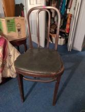 (DBR2) ANTIQUE WOOD BENTWOOD CAFE CHAIR WITH LEATHER PAD SEAT. DOES DISPLAY SOME WEAR. IT MEASURES