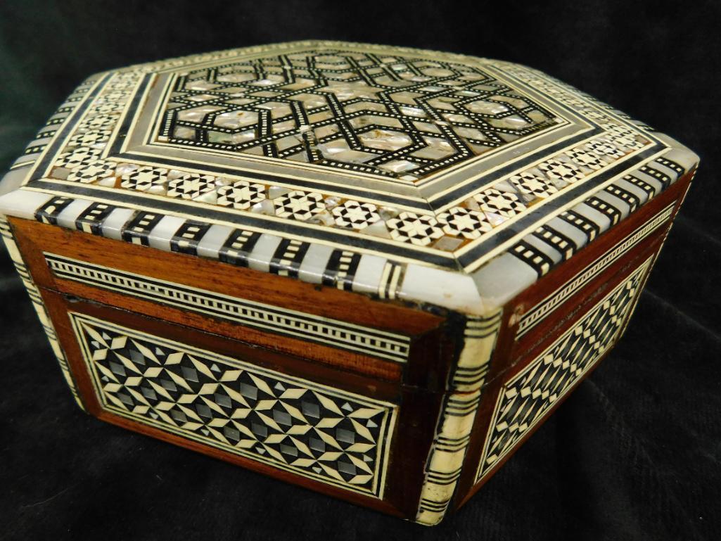 India Bone and MOP Inlaid Hinged Box - Waterford Turtle - Etched Real Egg