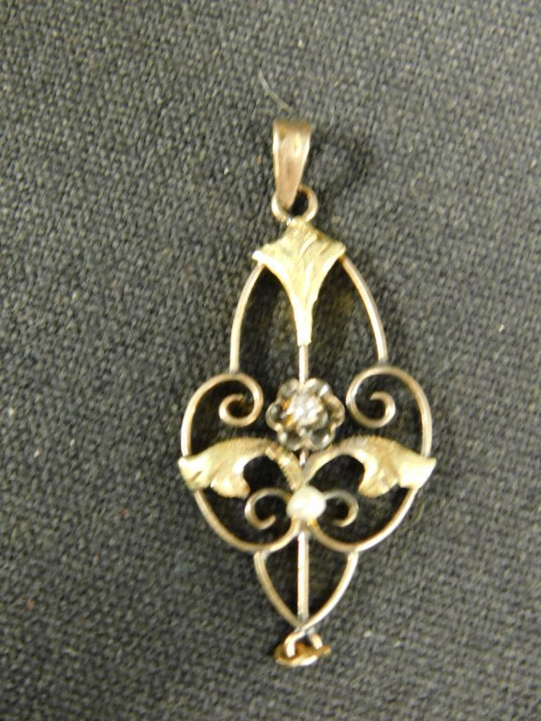 10K Yellow Gold - Pendant - Diamond and Pearl - 1.1 Grams TW