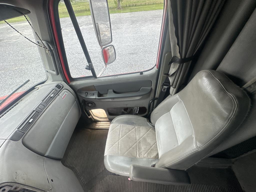 2004 Freightliner Columbia Sleeper Truck Tractor