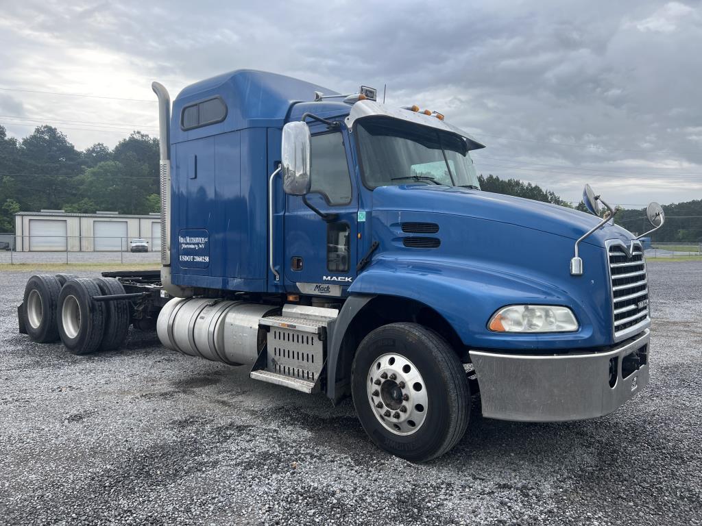 2014 Mack CXU613 Sleeper Cab Truck Tractor