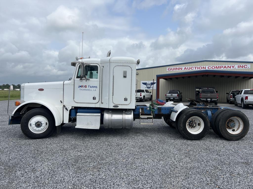 2001 Peterbuilt 379 Sleeper Truck Tractor