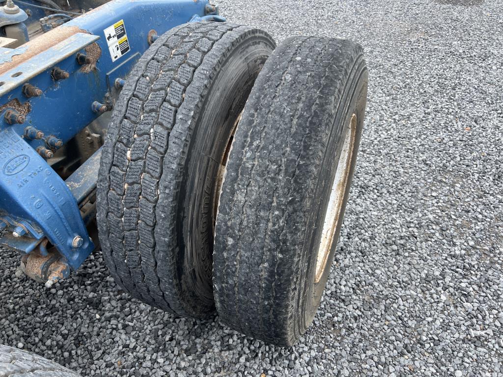 2001 Peterbuilt 379 Sleeper Truck Tractor