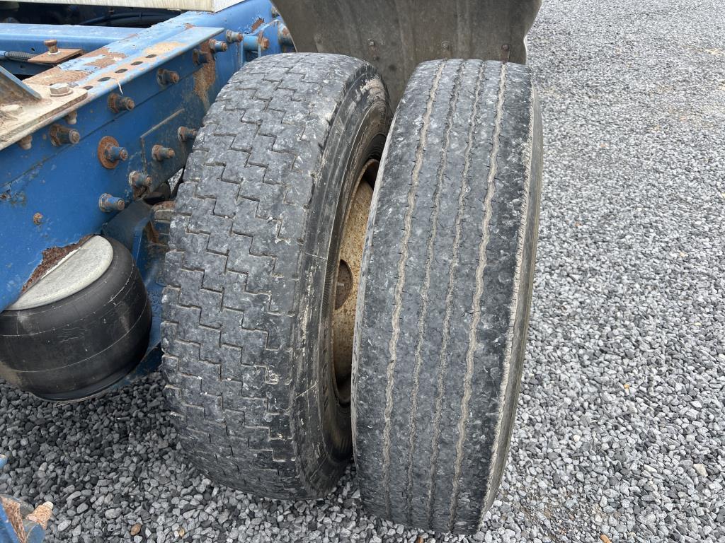 2001 Peterbuilt 379 Sleeper Truck Tractor