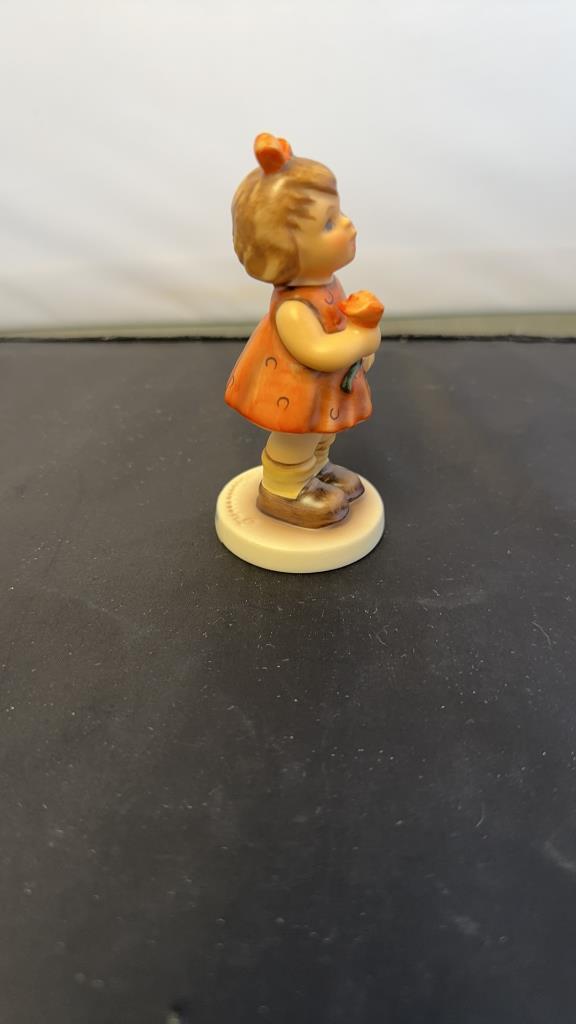 M.I. HUMMEL FIGURINE "ROSES ARE RED" FIRST ISSUE