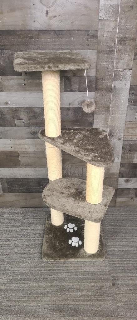 TRI-LEVEL PLUSH CAT TREE