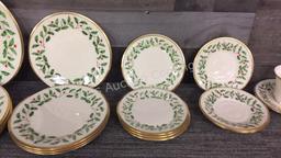 22PC LENOX "HOLIDAY" FORMAL CHINA SET