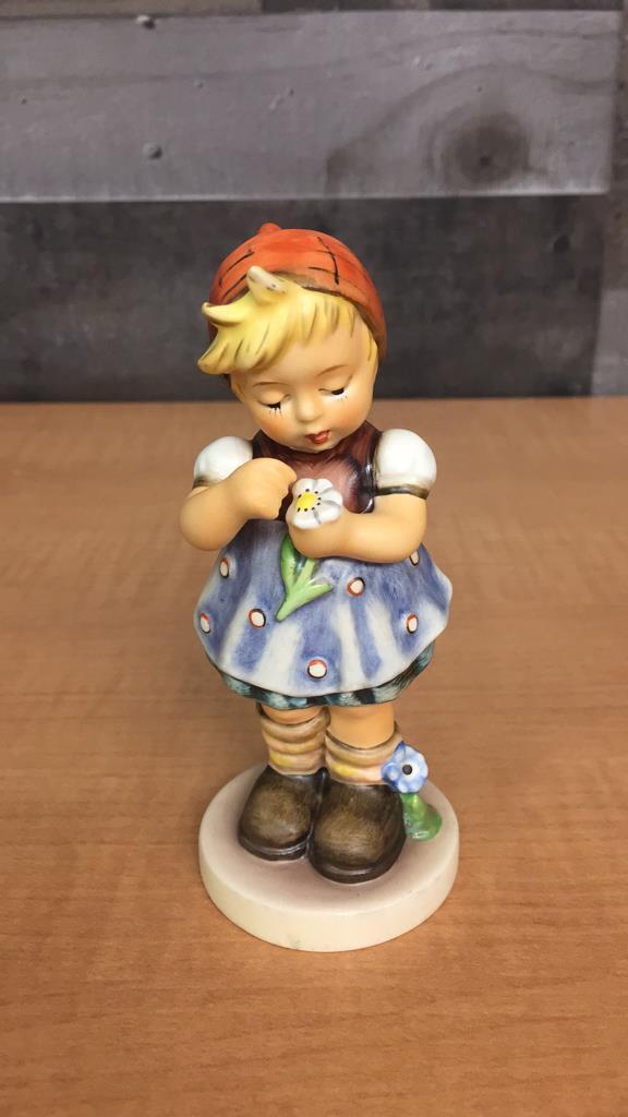 M.I. HUMMEL FIGURINE "DAISIES DON'T TELL"