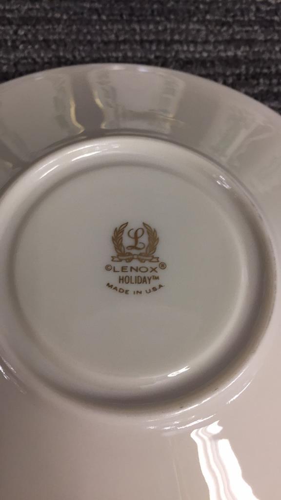 22PC LENOX "HOLIDAY" FORMAL CHINA SET