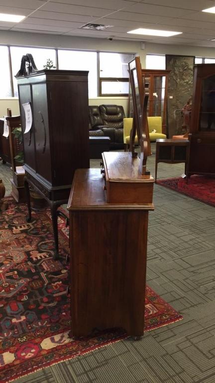 VINTAGE COUNTRY OAK VANITY DRESSER