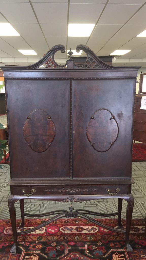 GEORGIAN STYLE MARQUETRY 2-DOOR CABINET