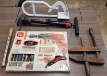 BOX OF MISCELLANEOUS: TOOL SET, TIRE PUMP