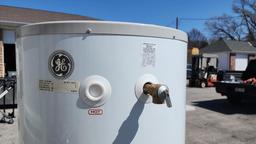 GE 6YR Model GELN0412101133, 75 Gallon, Natural Gas Water Heater, Mfg. 2012, Clean, Untested