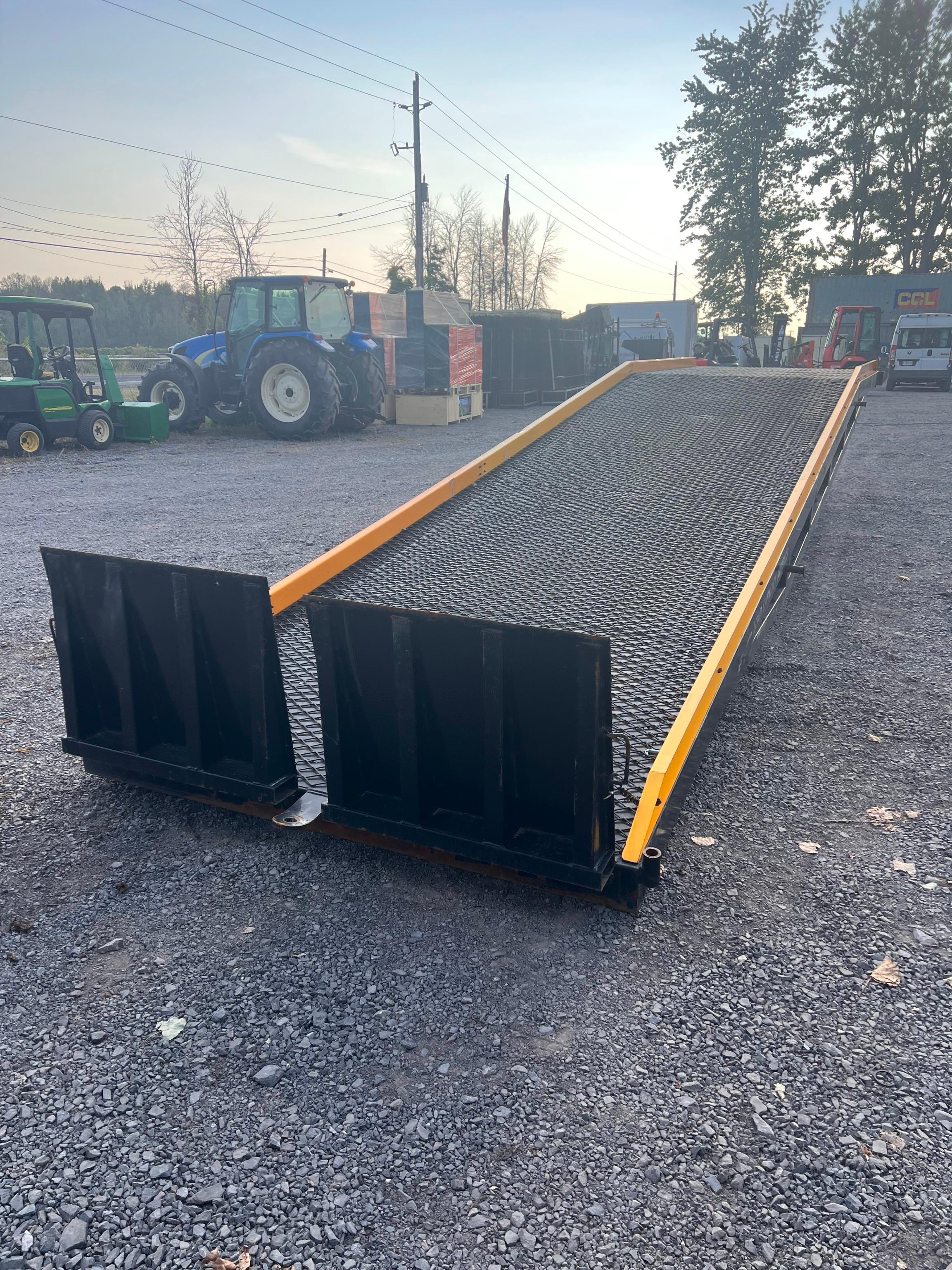 NEW SUPPORT EQUIPMENT NEW 22,000LBS LOADING RAMP, equipped with adjustable working height 48'' to