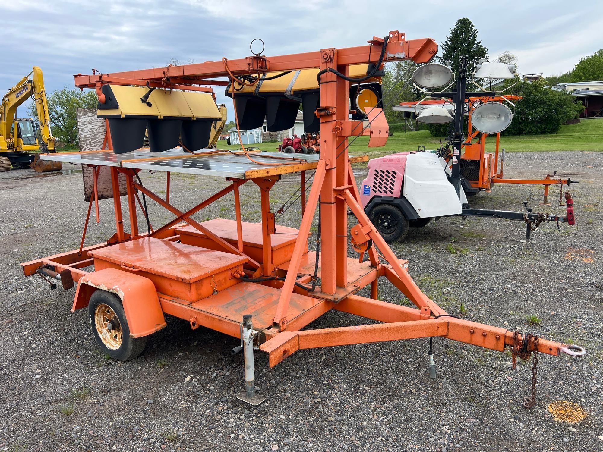 PORTABLE TRAFFIC SIGNALSN-101186 solar power, ST185/80R13 tires, trailer mounted..BILL OF SALE ONLY