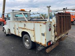 1999 INTERNATIONAL 4700 UTILITY TRUCK VN:1HTSMABM3XH674645 powered by T444E diesel engine, equipped