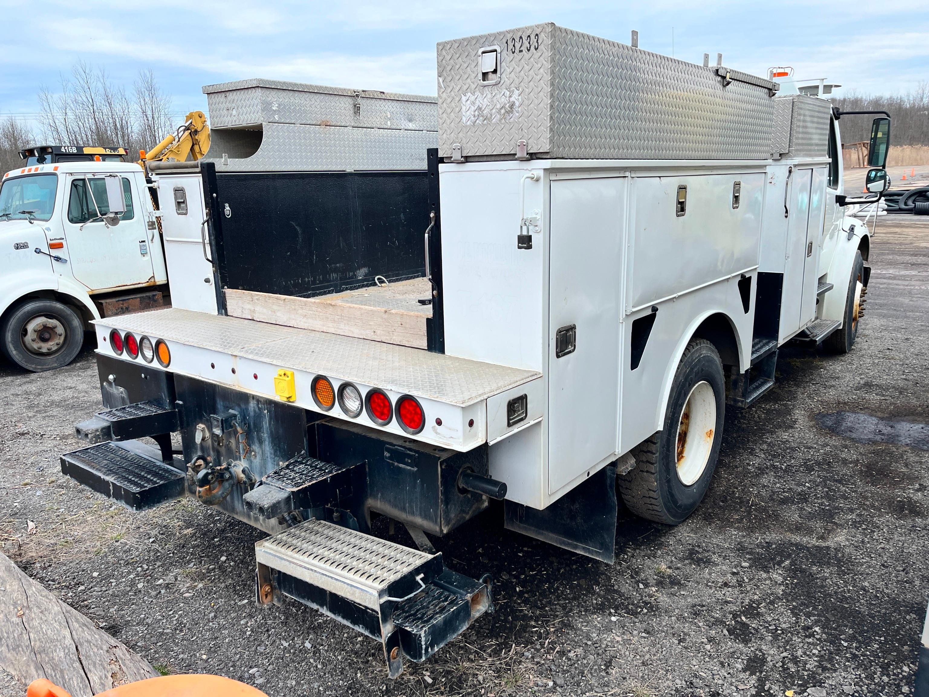 2010 FREIGHTLINER MS 106 SERVICE TRUCK VN:1FVACXDTXADAU0788 powered by Cummins ISB6.7 diesel engine,