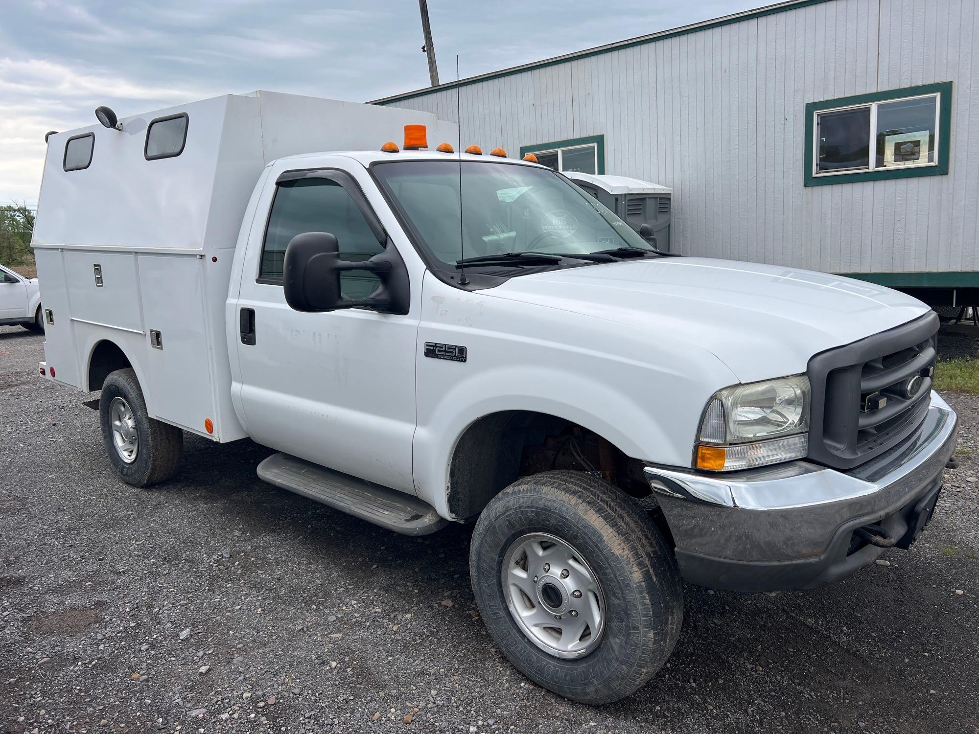 2003 FORD F250XL SERVICE TRUCK VN:1FTNF21L93EA48144 4x4, powered by Triton 5.4 liter gas engine,