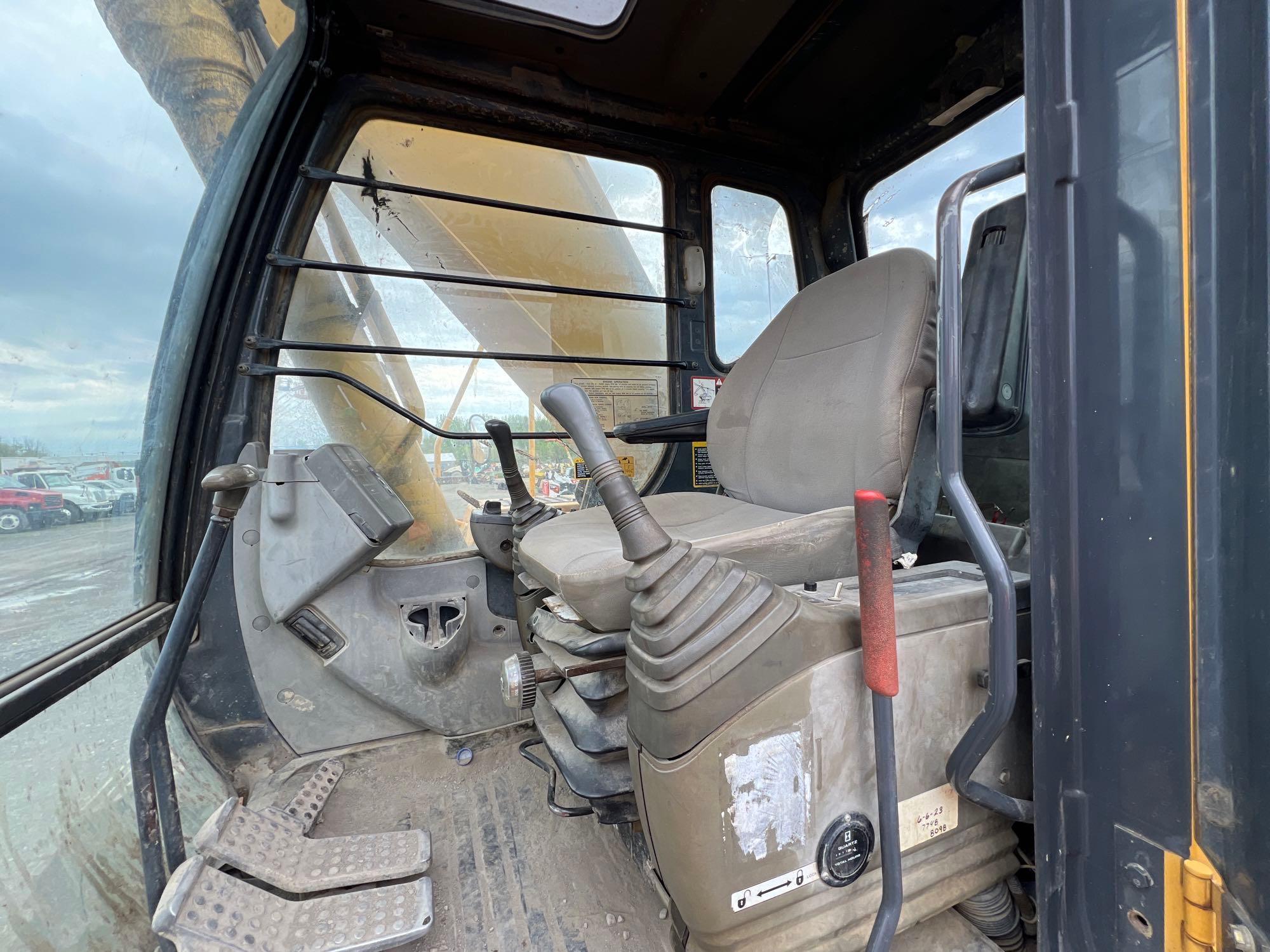 JOHN DEERE 330CX HYDRAULIC EXCAVATOR SN:83117 powered by John Deere diesel engine, equipped with