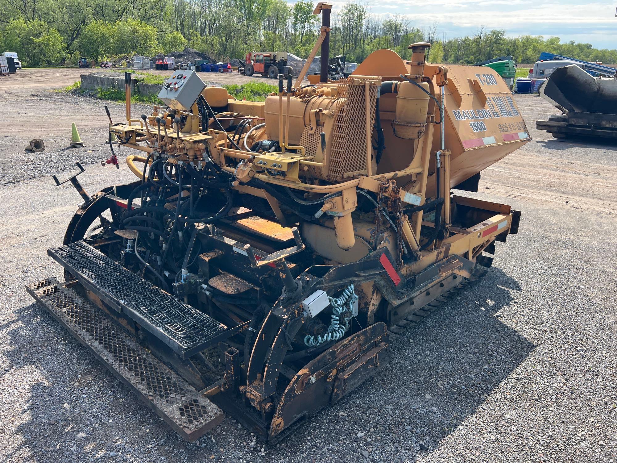 MAULDIN 1500 ASPHALT PAVER... SN NA... powered by Deutz diesel engine, equipped with propane heated