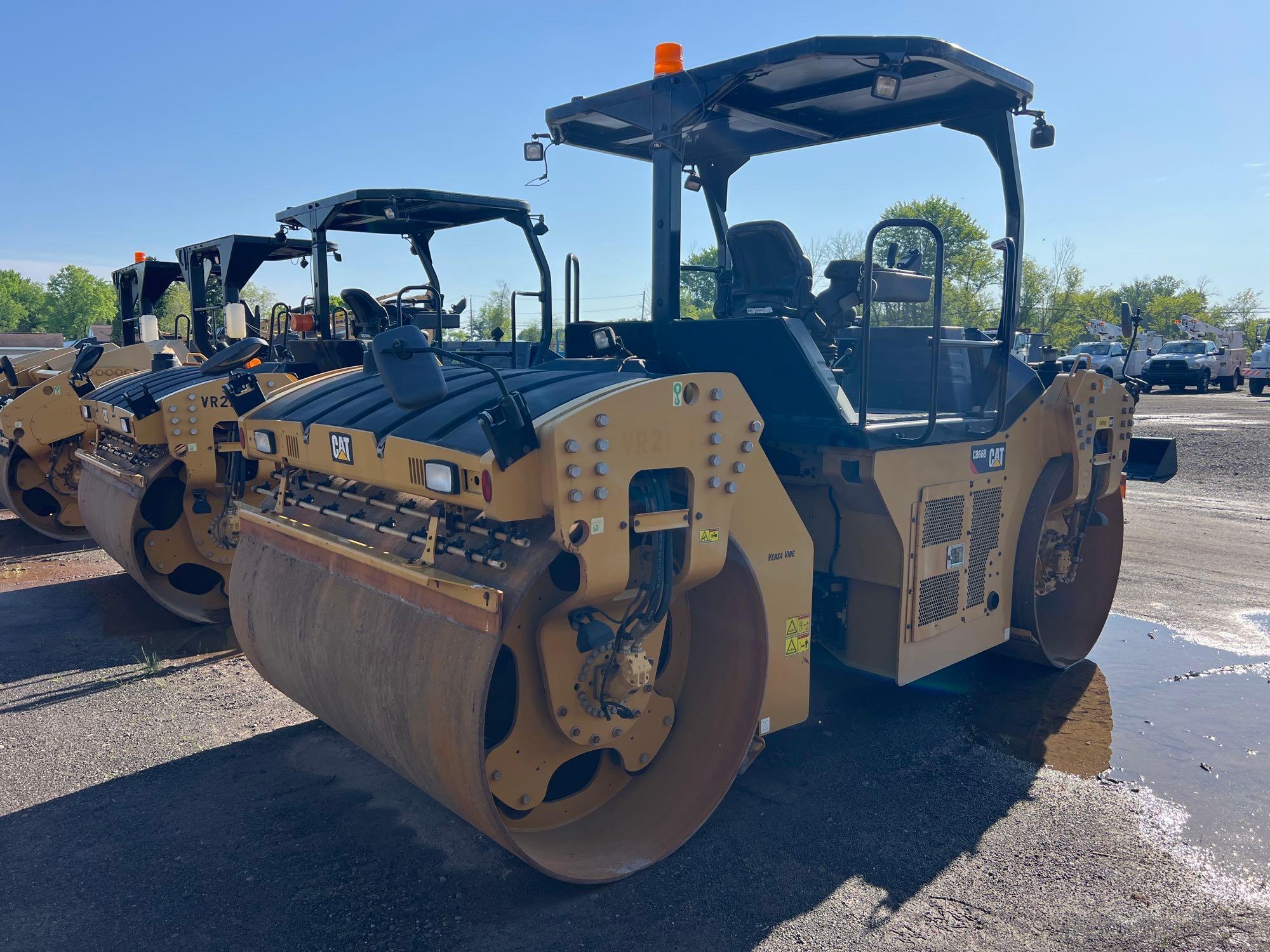 2017 CAT CB66B ASPHALT ROLLER SN:B6600253 powered by Cat diesel engine, equipped with OROPS, 84in.