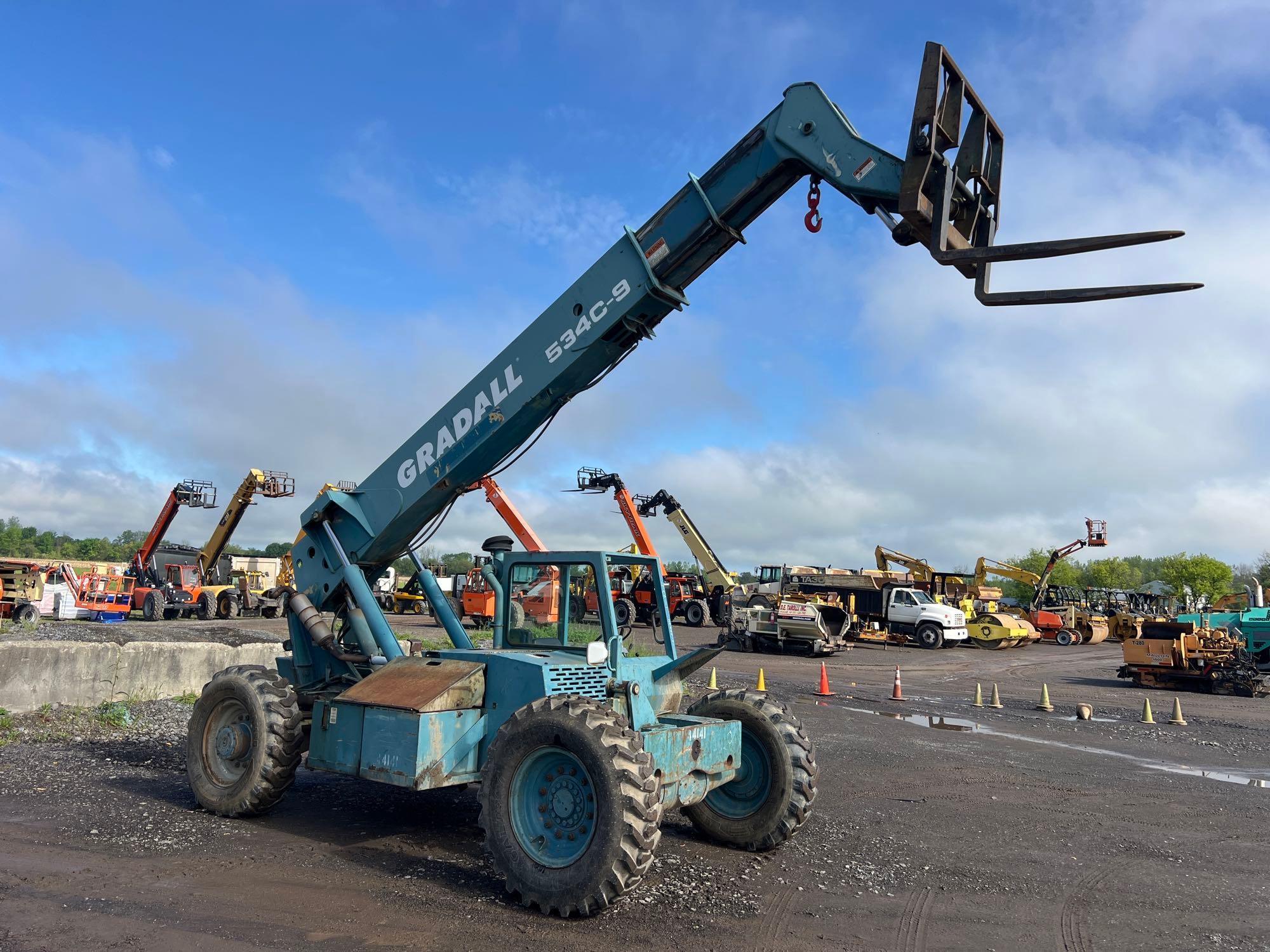 GRADALL 534C-9 TELESCOPIC FORKLIFT SN-444141 4x4, powered by diesel engine, equipped with OROPS,