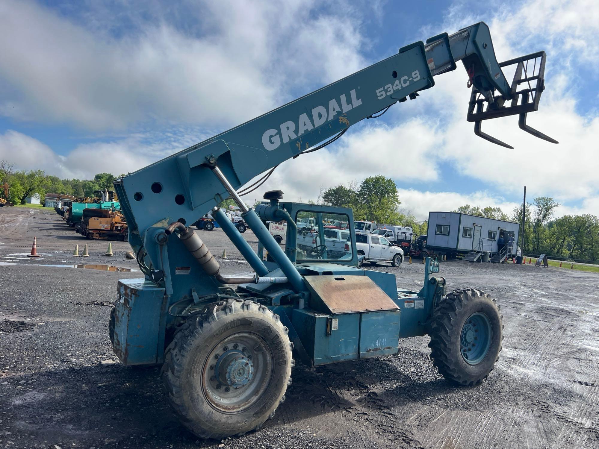 GRADALL 534C-9 TELESCOPIC FORKLIFT SN-444141 4x4, powered by diesel engine, equipped with OROPS,