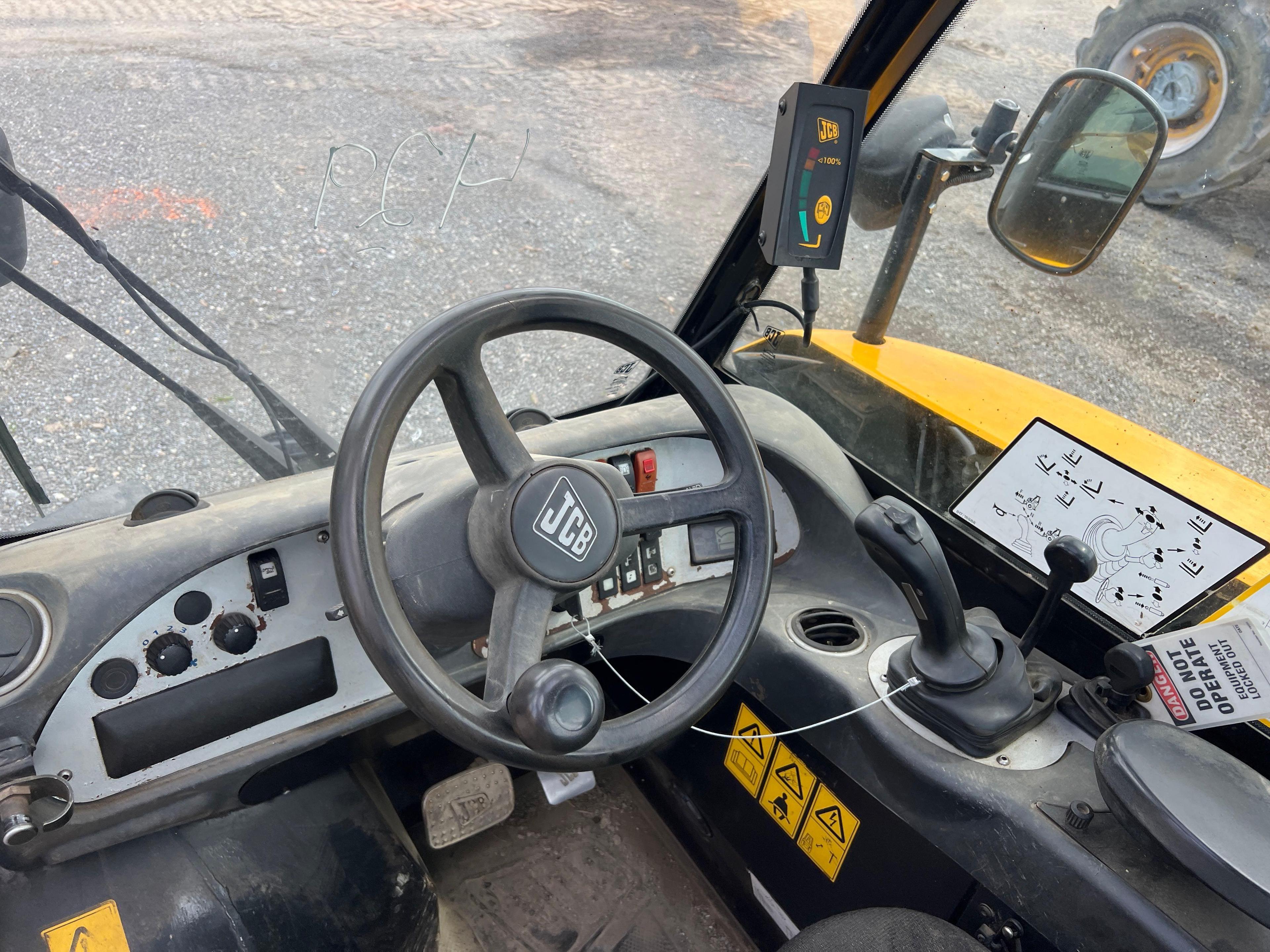 JCB 515-40 TELESCOPIC FORKLIFT SN-27707 4x4, powered by diesel engine, equipped with EROPS, air,