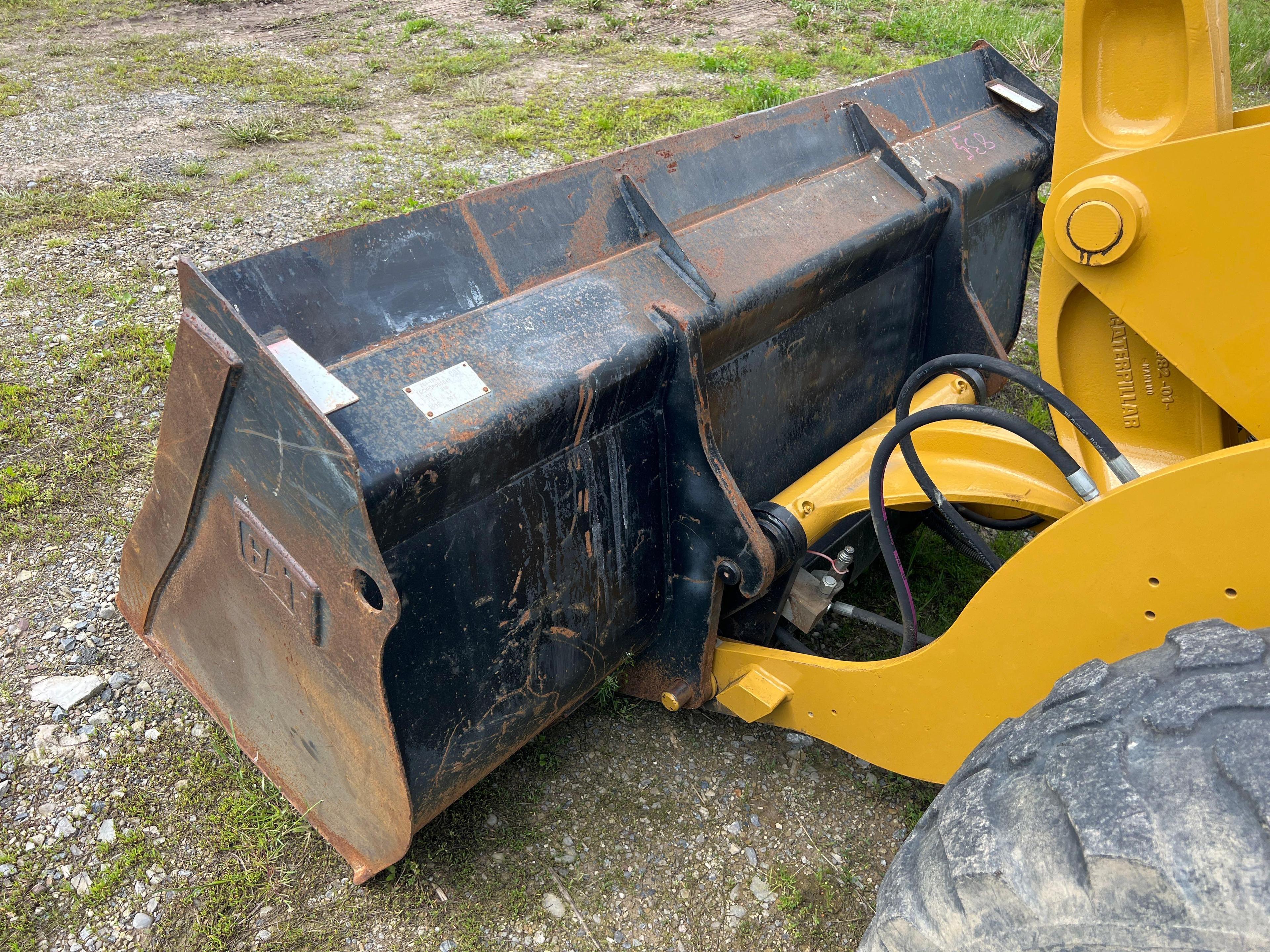 2018 CAT 906M RUBBER TIRED LOADER SN:H6603478 powered by Cat diesel engine, equipped with EROPS,