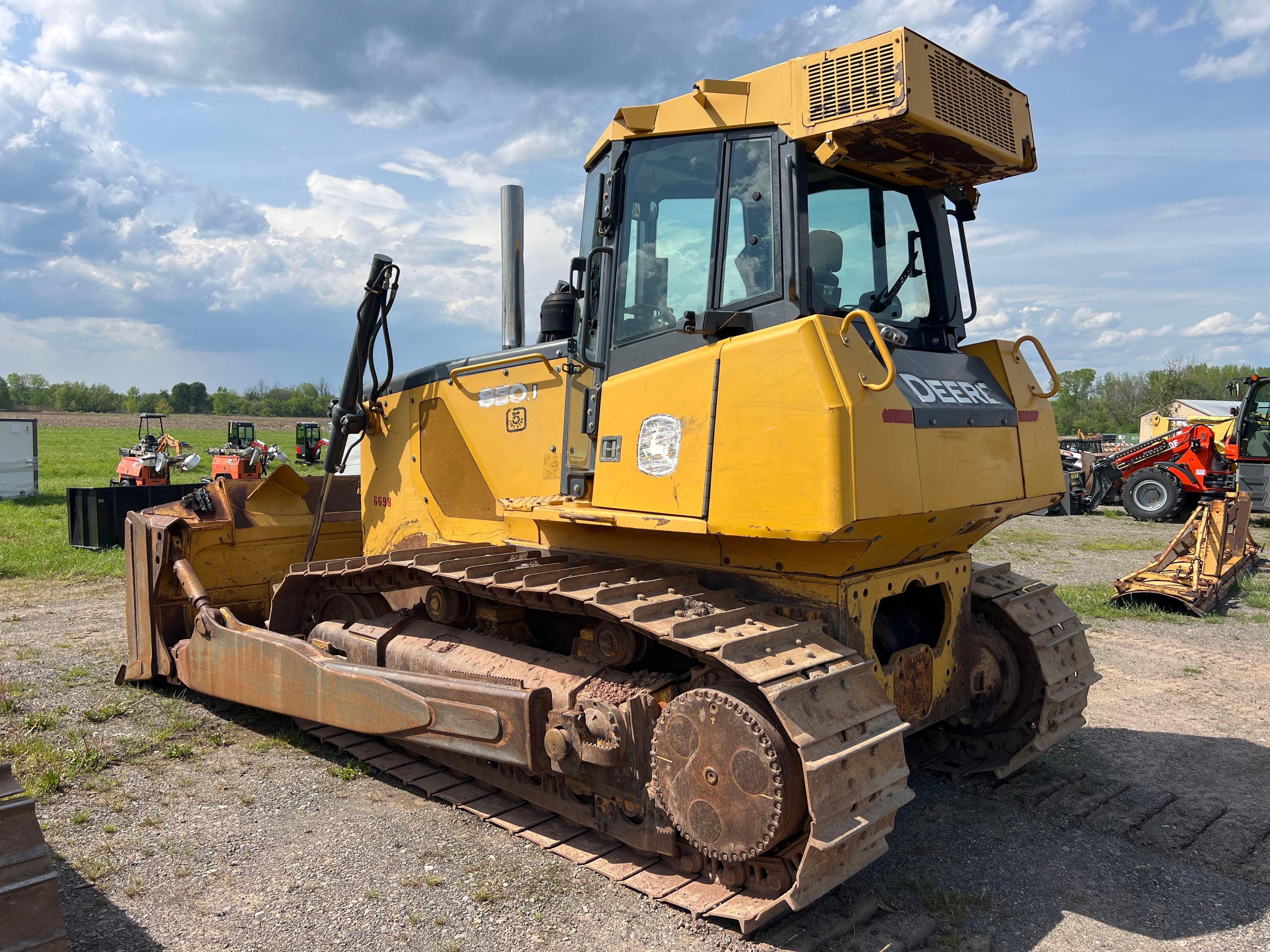 2011 JOHN DEERE 850J CRAWLER TRACTOR SN:1T0850JXVA0194162 powered by John Deere diesel engine,