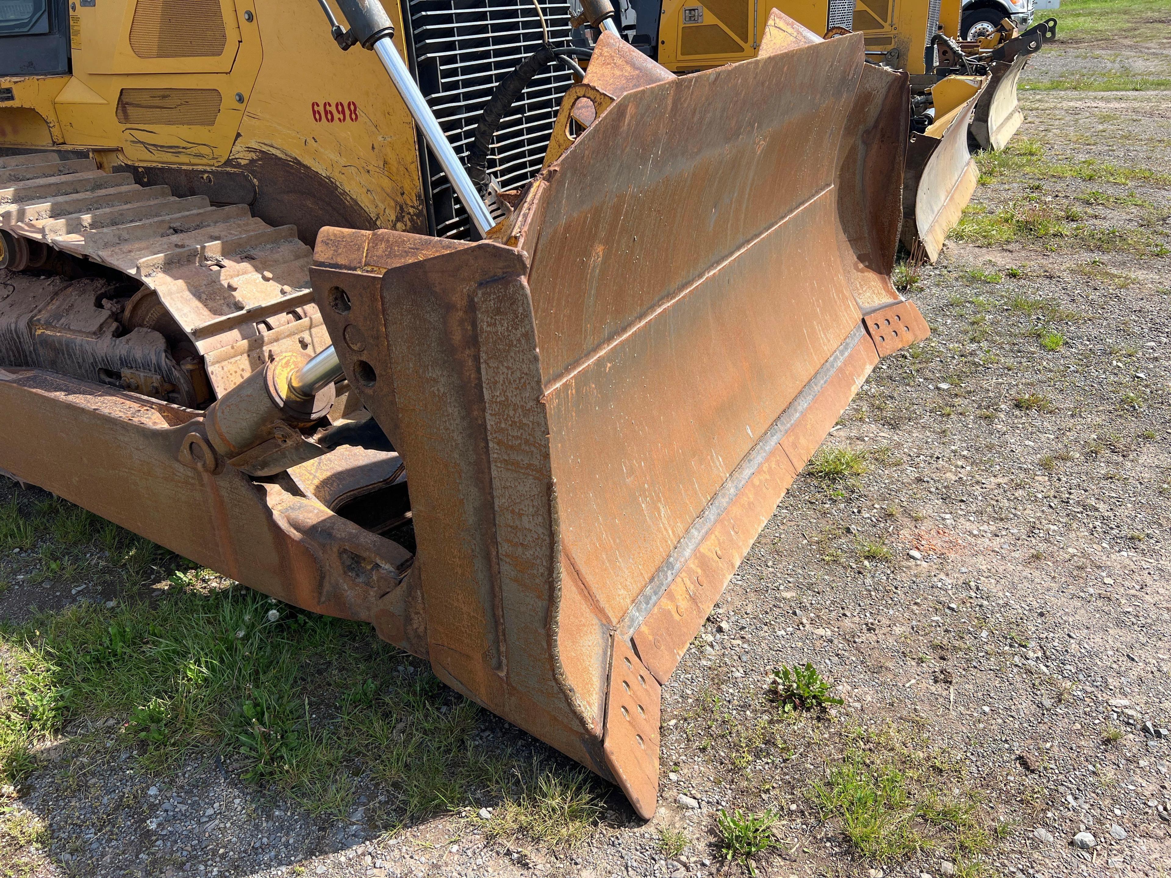 2011 JOHN DEERE 850J CRAWLER TRACTOR SN:1T0850JXVA0194162 powered by John Deere diesel engine,