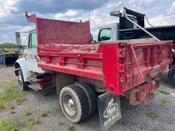 2000 INTERNATIONAL 4700 DUMP TRUCK VN:1HTSCABK8YH248789 powered by T444E diesel engine, equipped