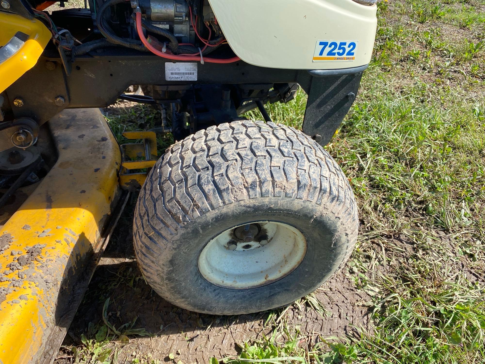 CUB CADET 5252 LAWN & GARDEN TRACTOR SN-1162 powered by gas engine, equipped with hydrostatic, 60in.