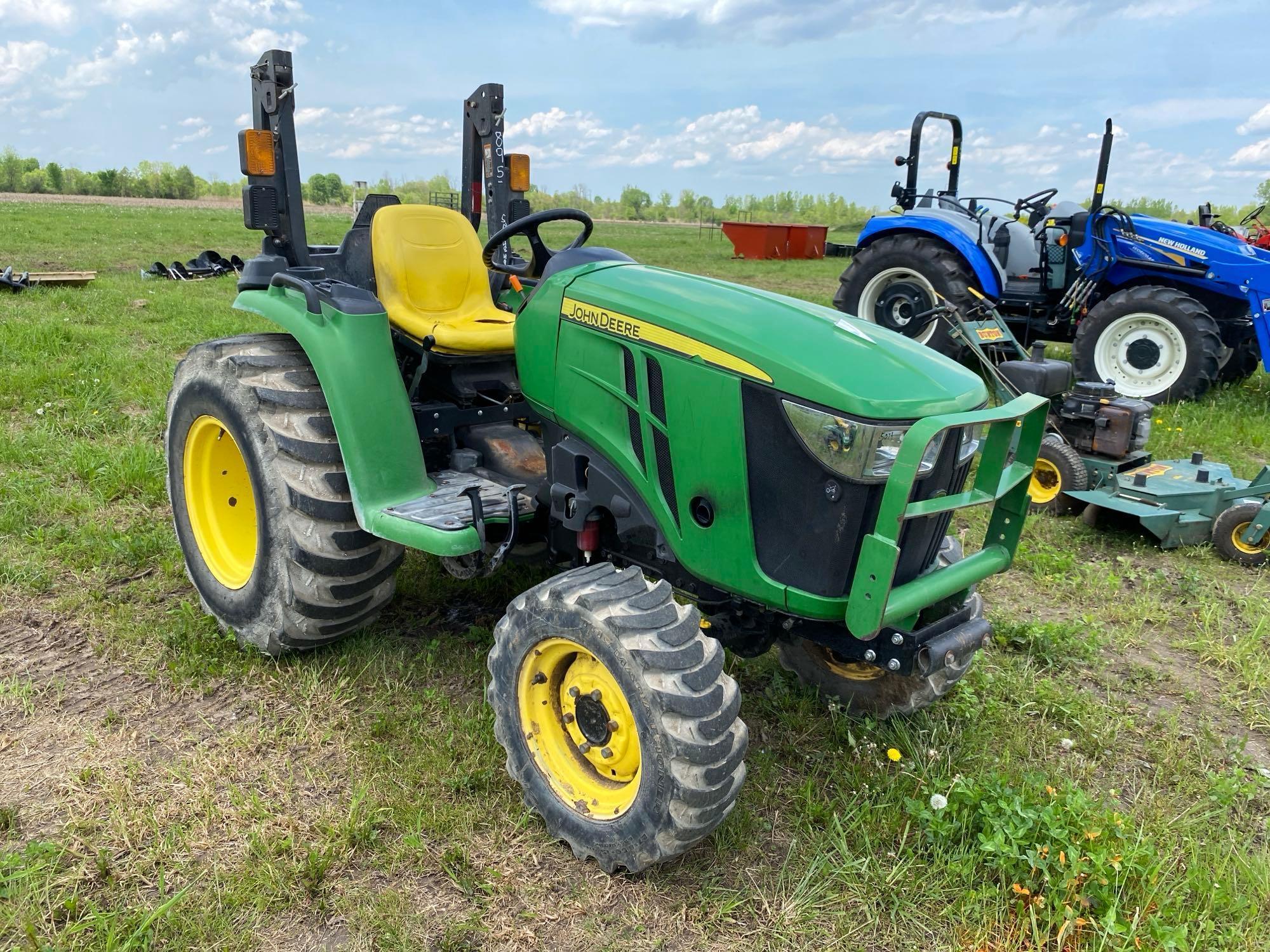 JOHN DEERE 3025E UTILITY TRACTOR SN-148497 4x4, powered by John Deere diesel engine, equipped with