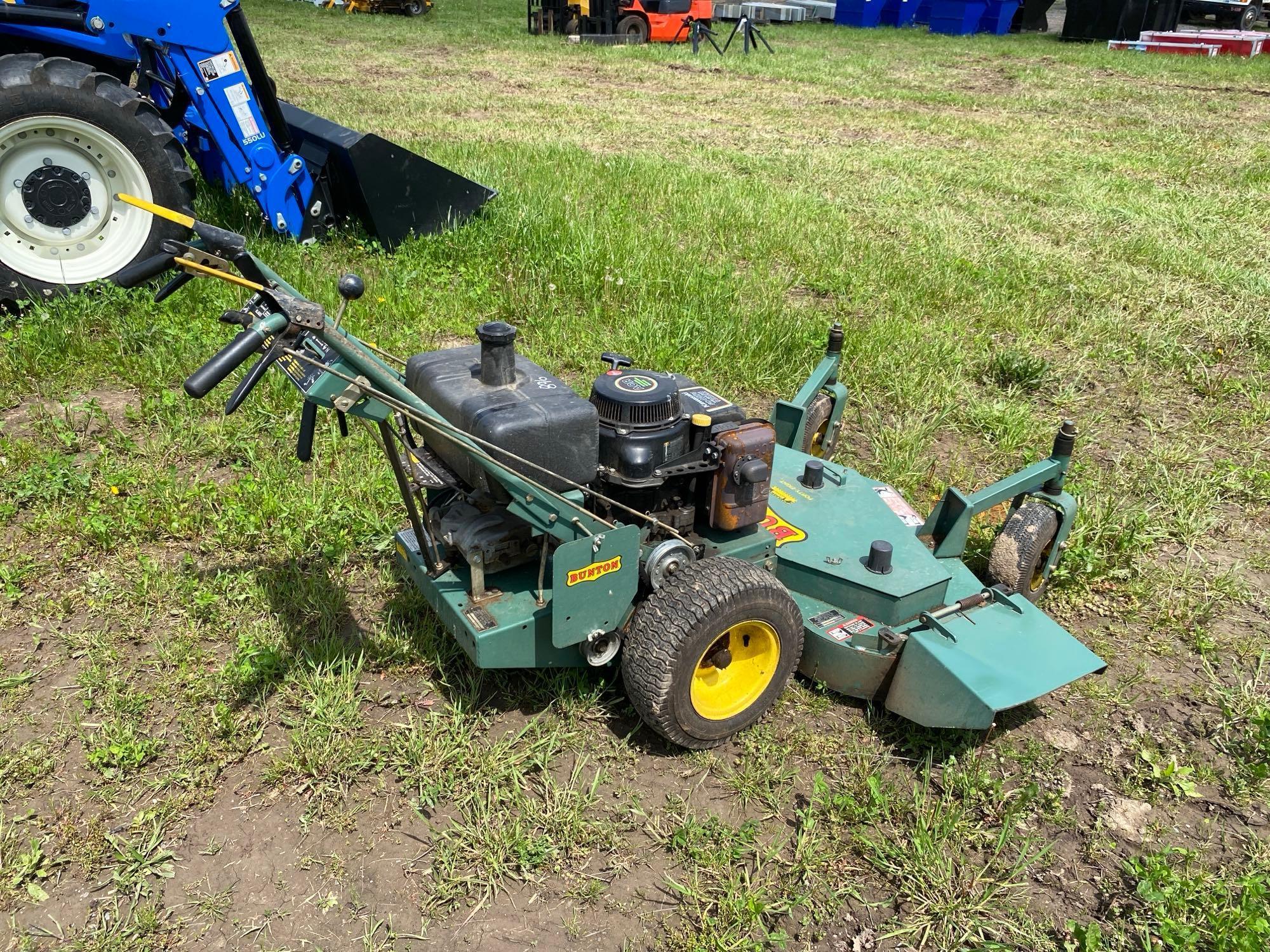 BUNTON BG48-14KAW COMMERCIAL MOWER SN:ABG4864271D powered by Kawasaki gas engine, 14hp, equipped