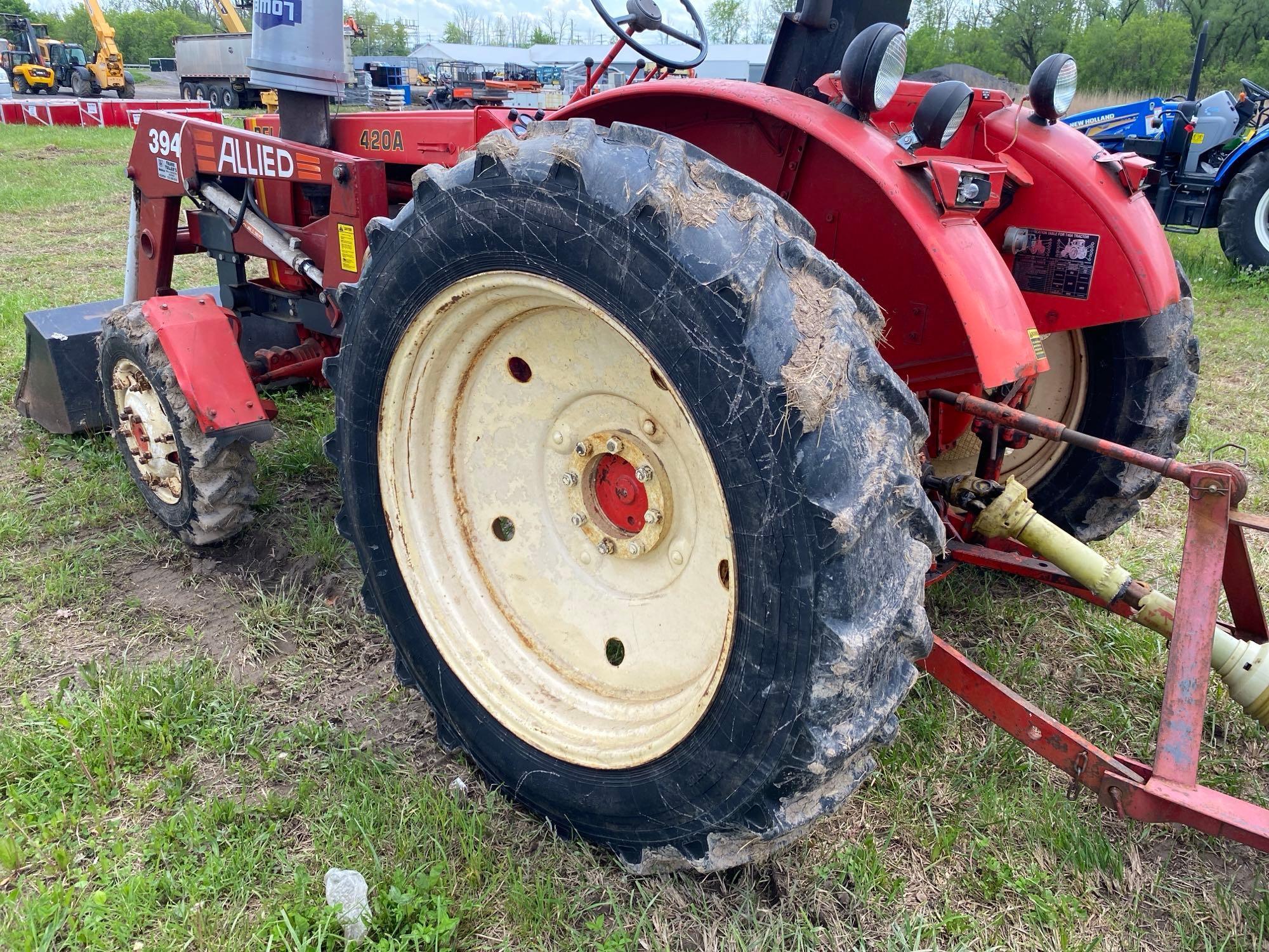 BELARUS 420A UTILITY TRACTOR SN:463315 4x4, powered by diesel engine, equipped with ROPS, Allied 394