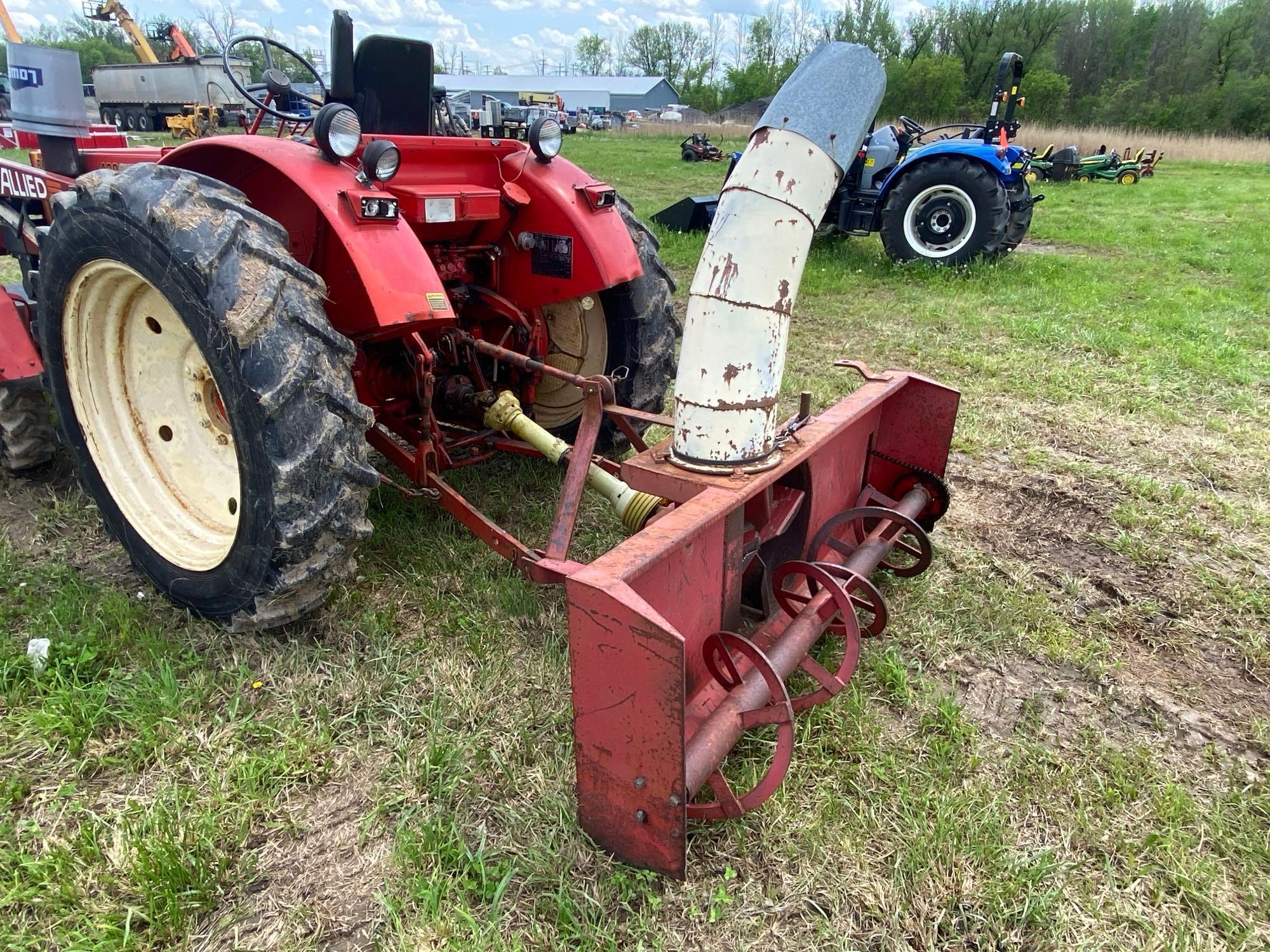 BELARUS 420A UTILITY TRACTOR SN:463315 4x4, powered by diesel engine, equipped with ROPS, Allied 394